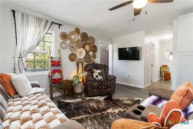 $2,250 | 2495 Lakeshore Drive, Canyon Lake, TX 78133