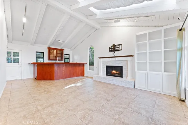 a view of a pathway of a yard with plants