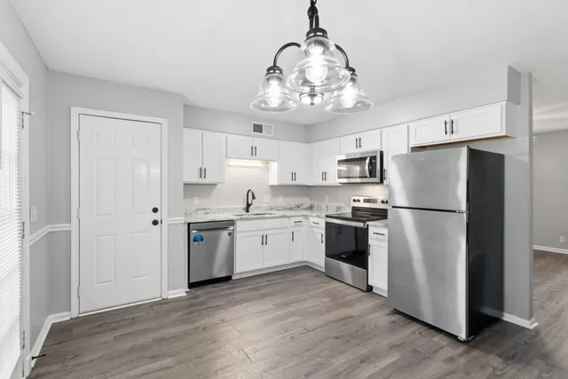 $279,900 | 104 B Twin Oaks Court, Hendersonville, TN 37075