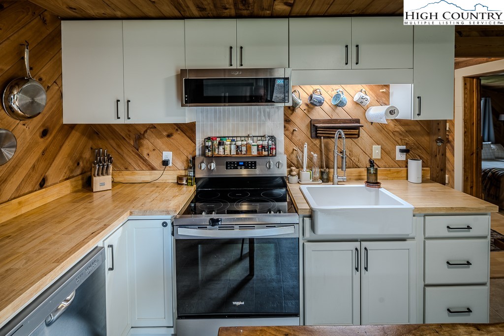 1652 Conley Cheek Road Fleetwood, NC 28626 - Photo 15 of 32