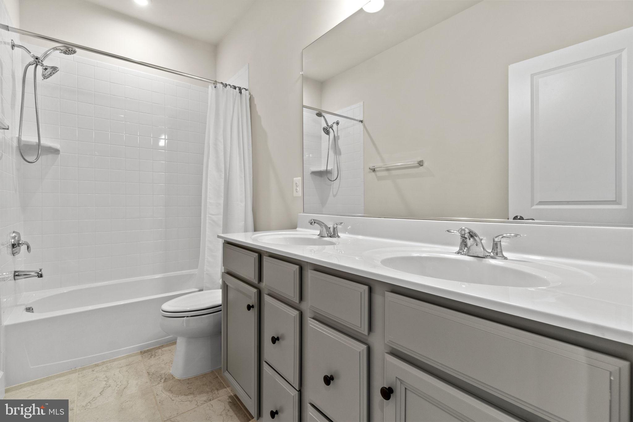 19203 Stoney Ridge Place Triangle, VA 22172 - Photo 12 of 26 Upstairs full hall bath