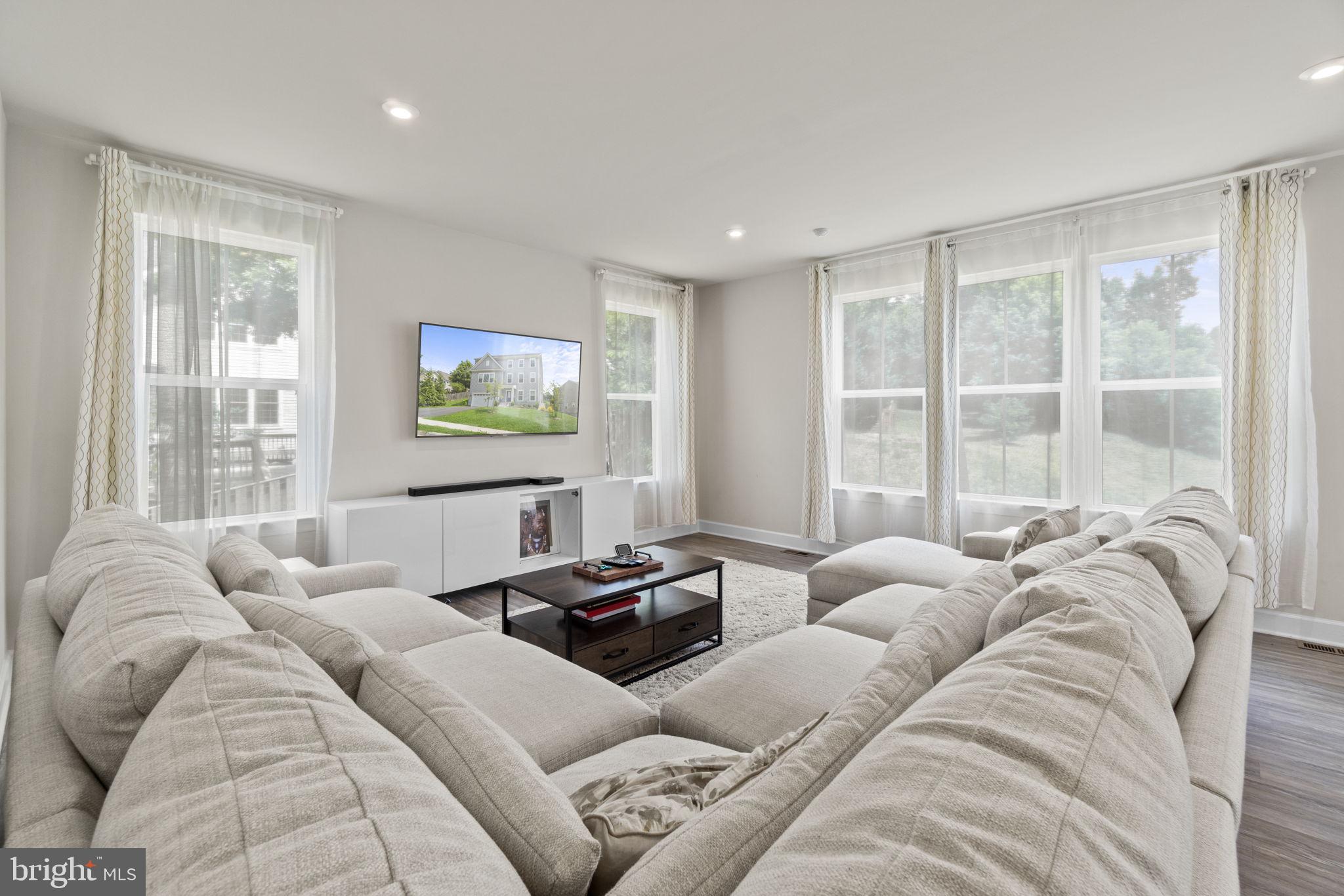 19203 Stoney Ridge Place Triangle, VA 22172 - Photo 6 of 26 Family room