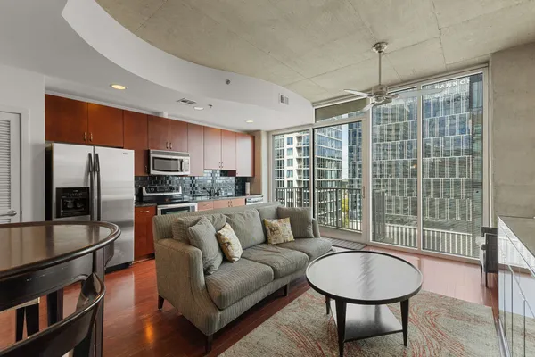 $1,995 | 301 Demonbreun Street, Unit 1712, Nashville, TN 37201