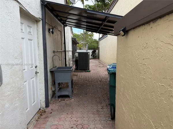 $3,500 | 17321 Northwest 63rd Avenue, Hialeah, FL 33015