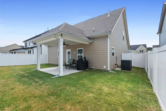 a view of a house with a yard and garage