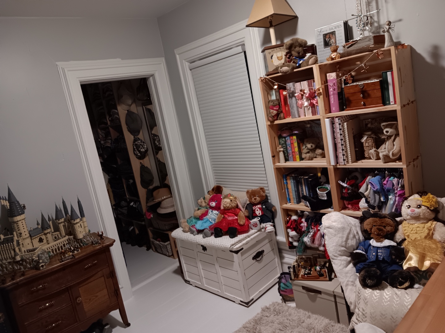 509 South Madison Street Morrison, IL 61270 - Photo 19 of 43 a living room with lots of different colored cloths