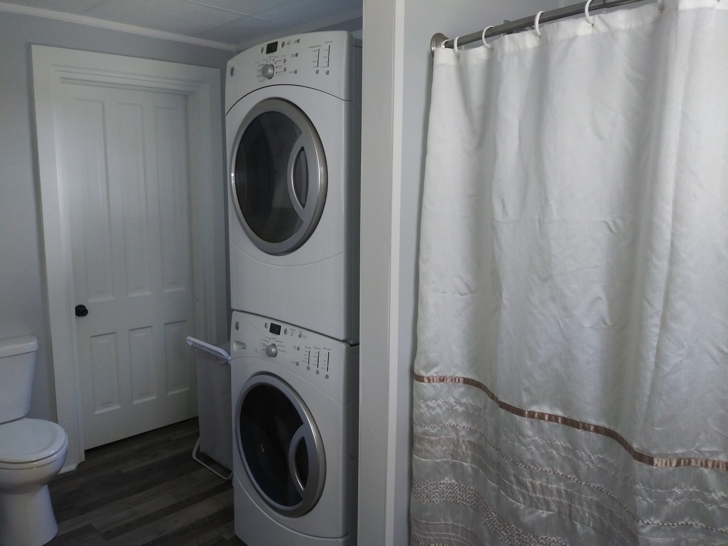 509 South Madison Street Morrison, IL 61270 - Photo 9 of 43 a view of a hallway with washer and dryer