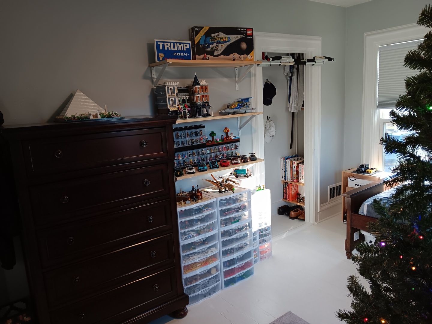 509 South Madison Street Morrison, IL 61270 - Photo 10 of 43 a walk in closet