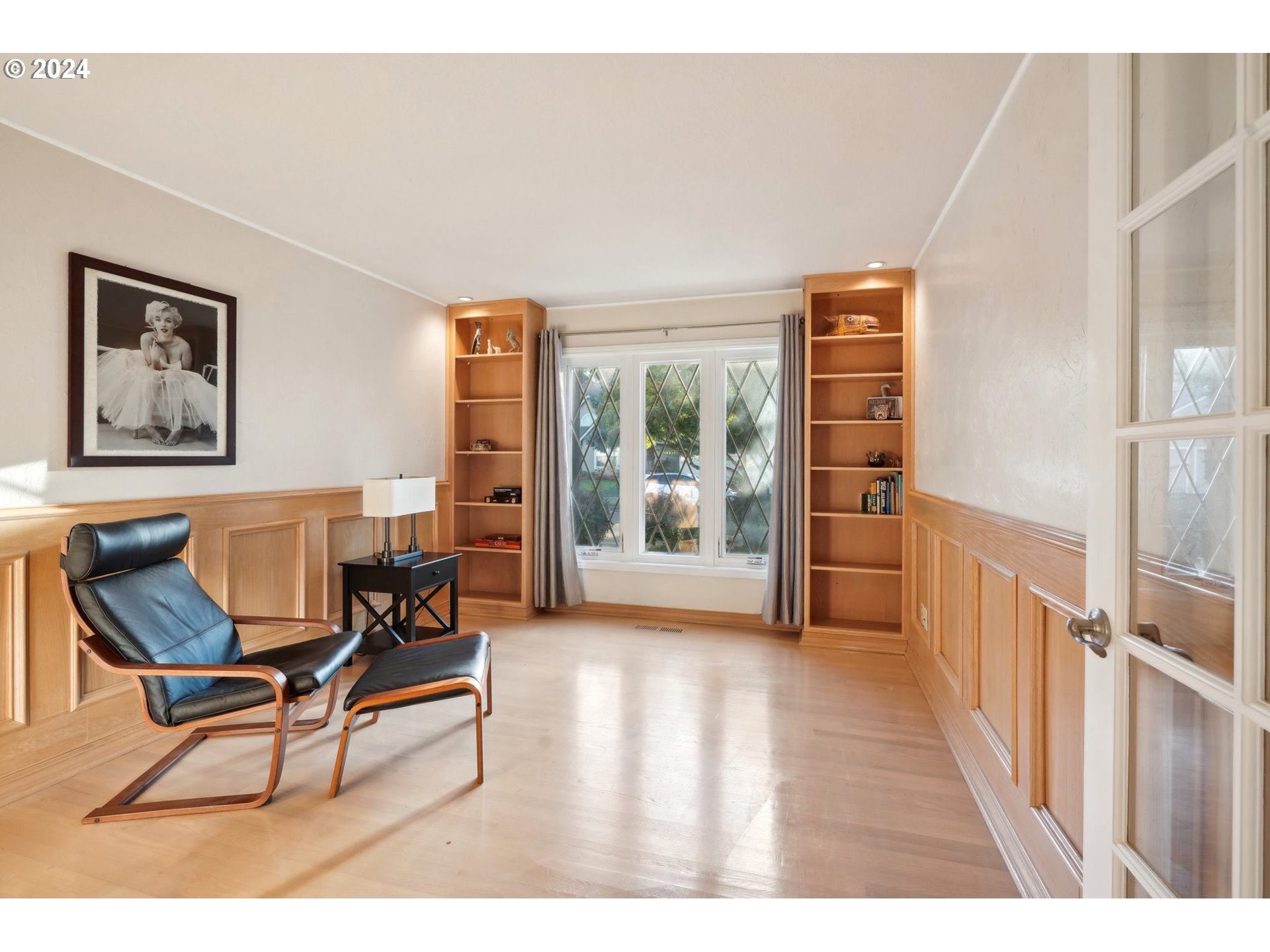 8121 Northeast 71st Loop Vancouver, WA 98662 - Photo 16 of 44 a view of a hallway with furniture and front door