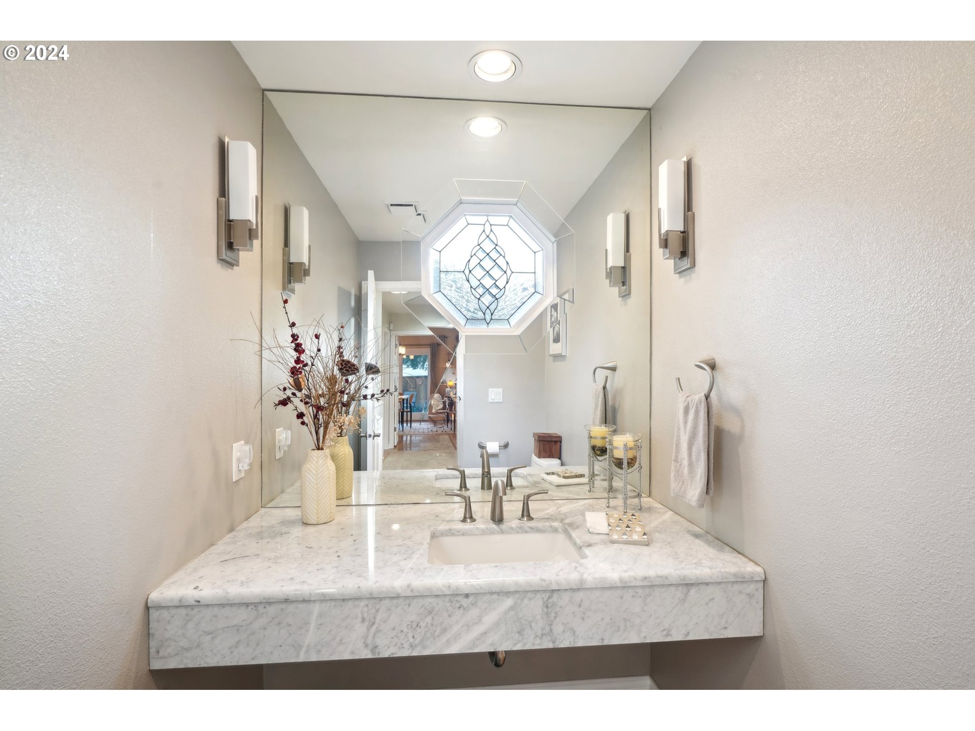 8121 Northeast 71st Loop Vancouver, WA 98662 - Photo 19 of 44 a view of bathroom with mirror and sink