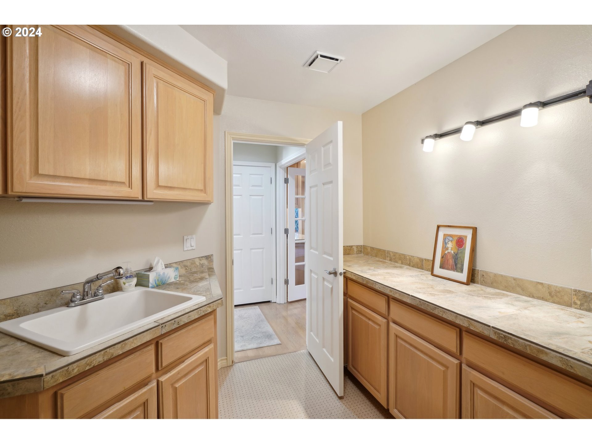 8121 Northeast 71st Loop Vancouver, WA 98662 - Photo 20 of 44 a bathroom with a sink vanity granite tub and a mirror