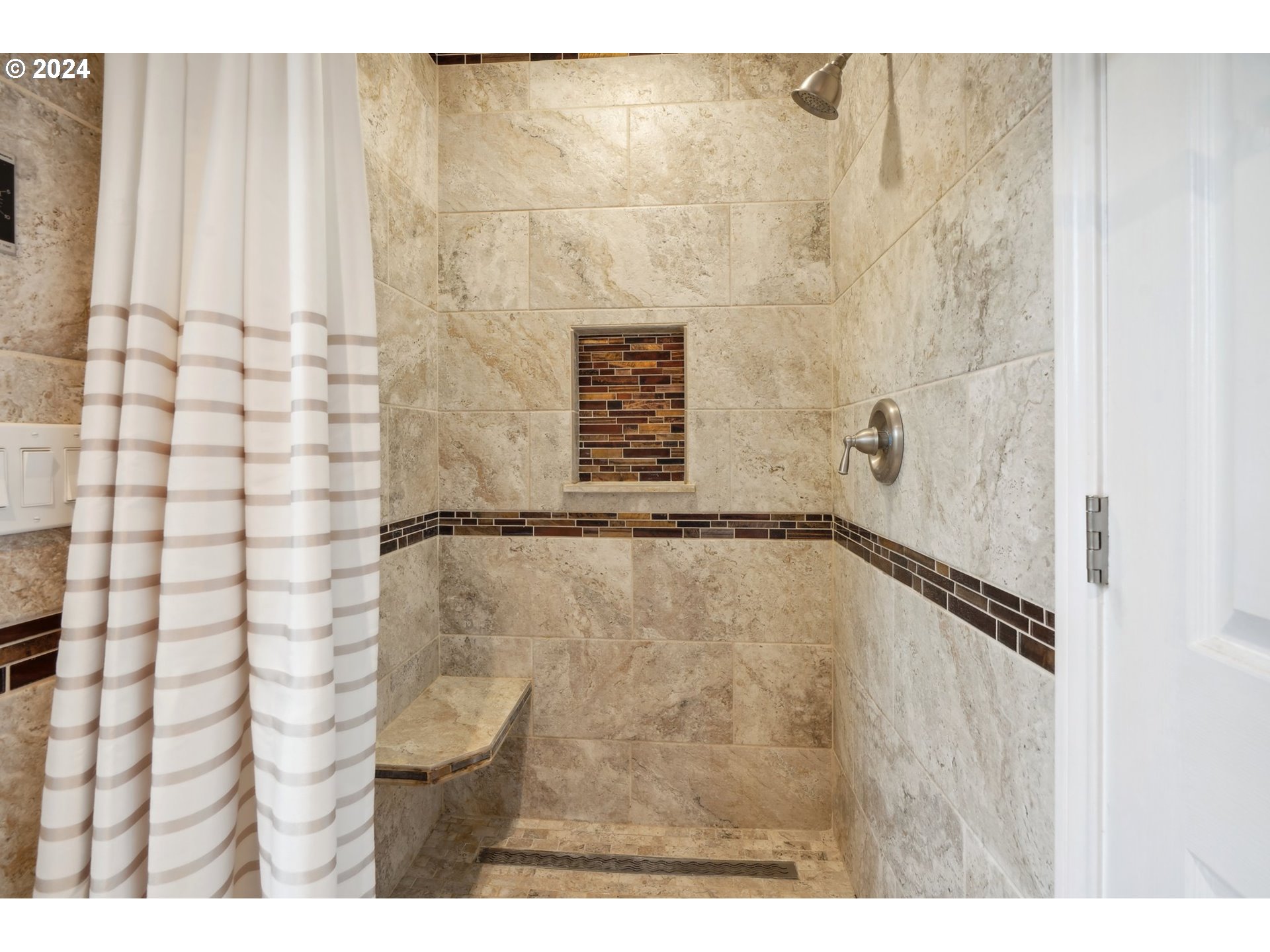 8121 Northeast 71st Loop Vancouver, WA 98662 - Photo 27 of 44 a bathroom with a shower