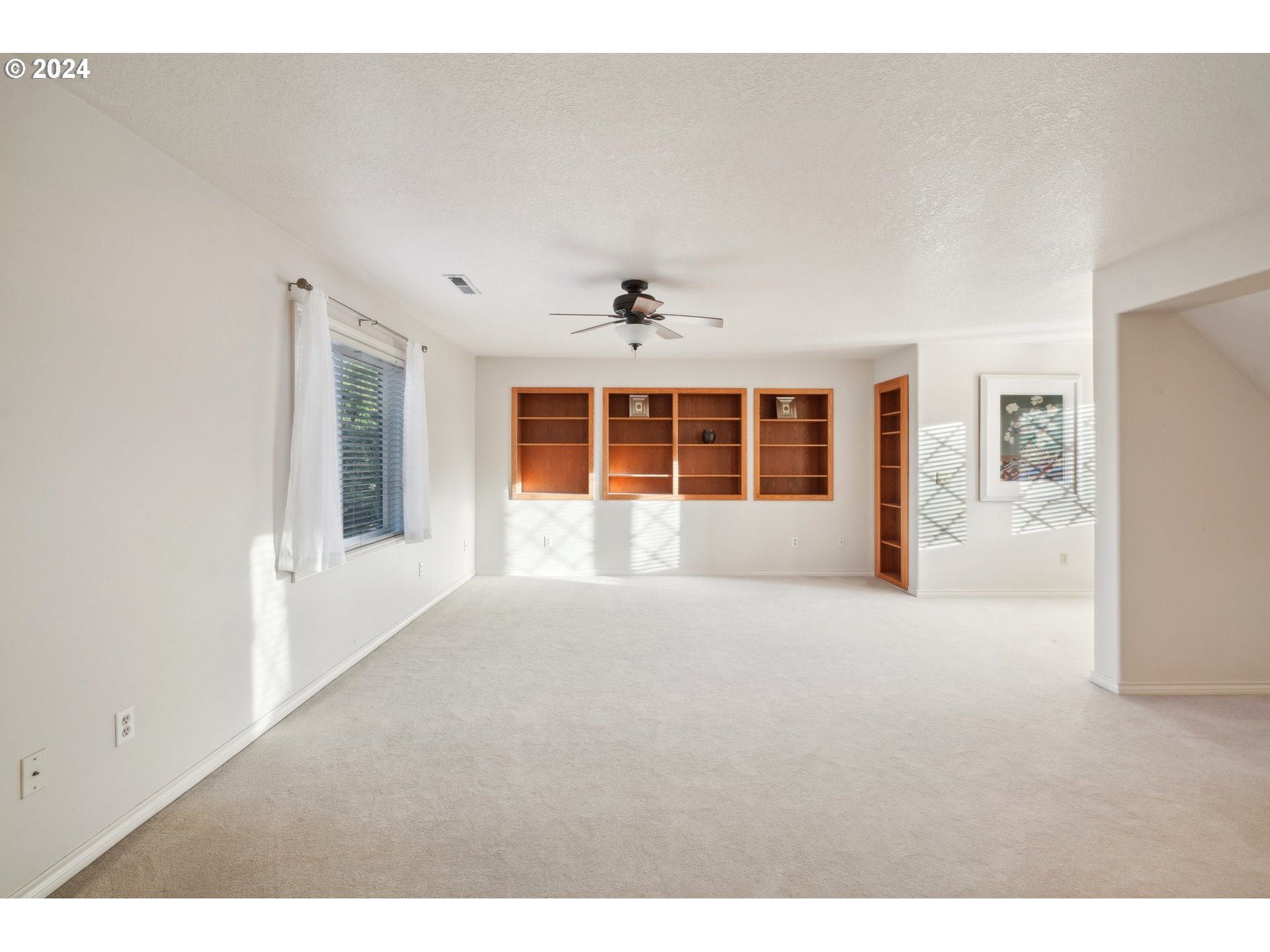 8121 Northeast 71st Loop Vancouver, WA 98662 - Photo 33 of 44 a view of an empty room with a window