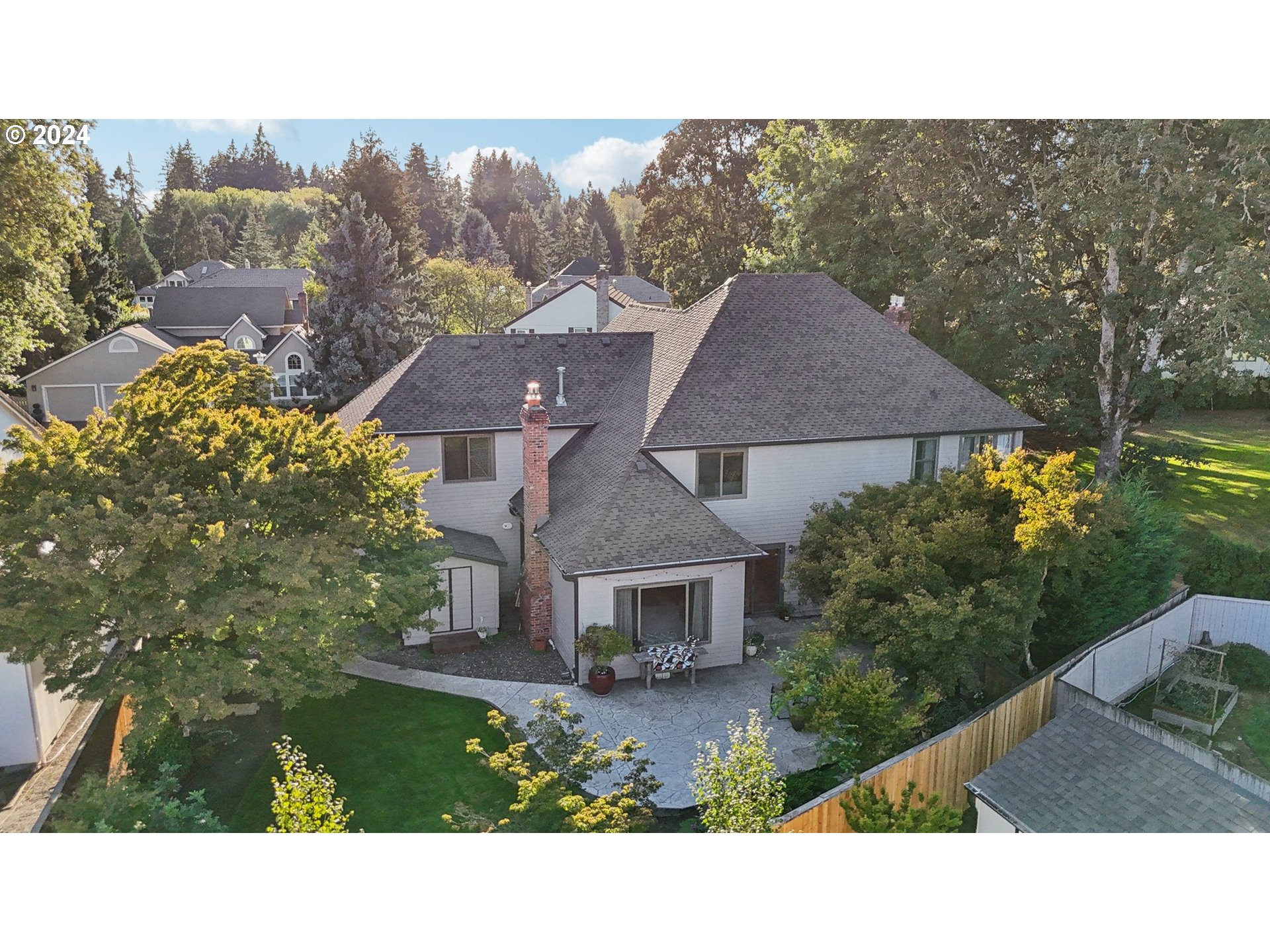 8121 Northeast 71st Loop Vancouver, WA 98662 - Photo 38 of 44 a black and white photo of a house