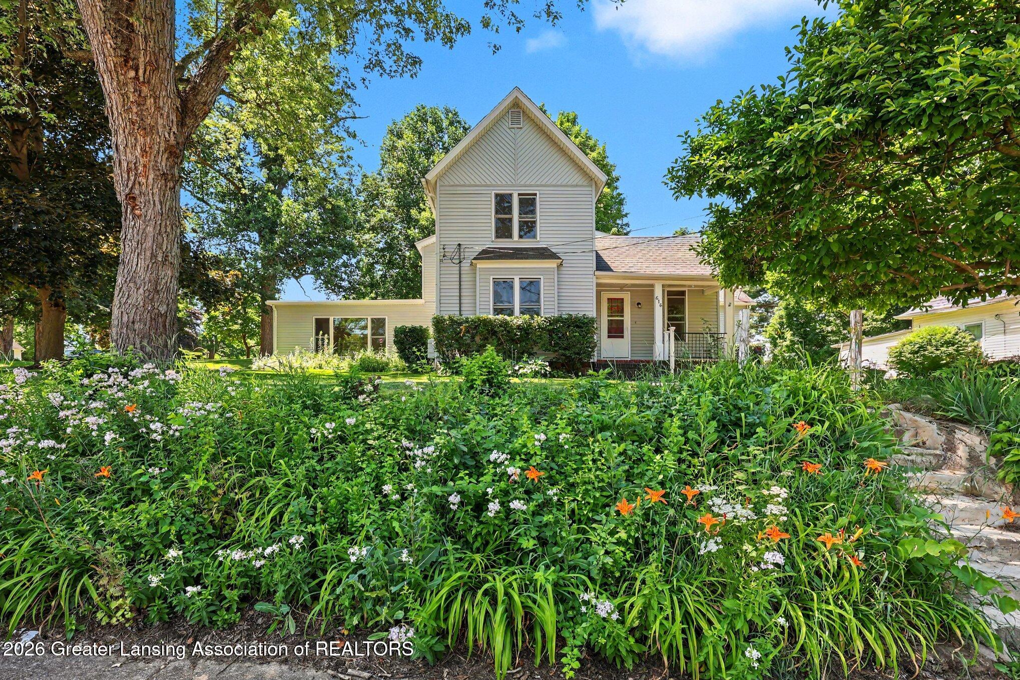 616 South Clinton Street Stockbridge, MI 49285 - Photo 1 of 24 Front