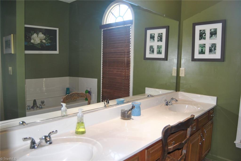 4128 Carroll Ridge Court High Point, NC 27265 - Photo 14 of 29 Gallery Image 14