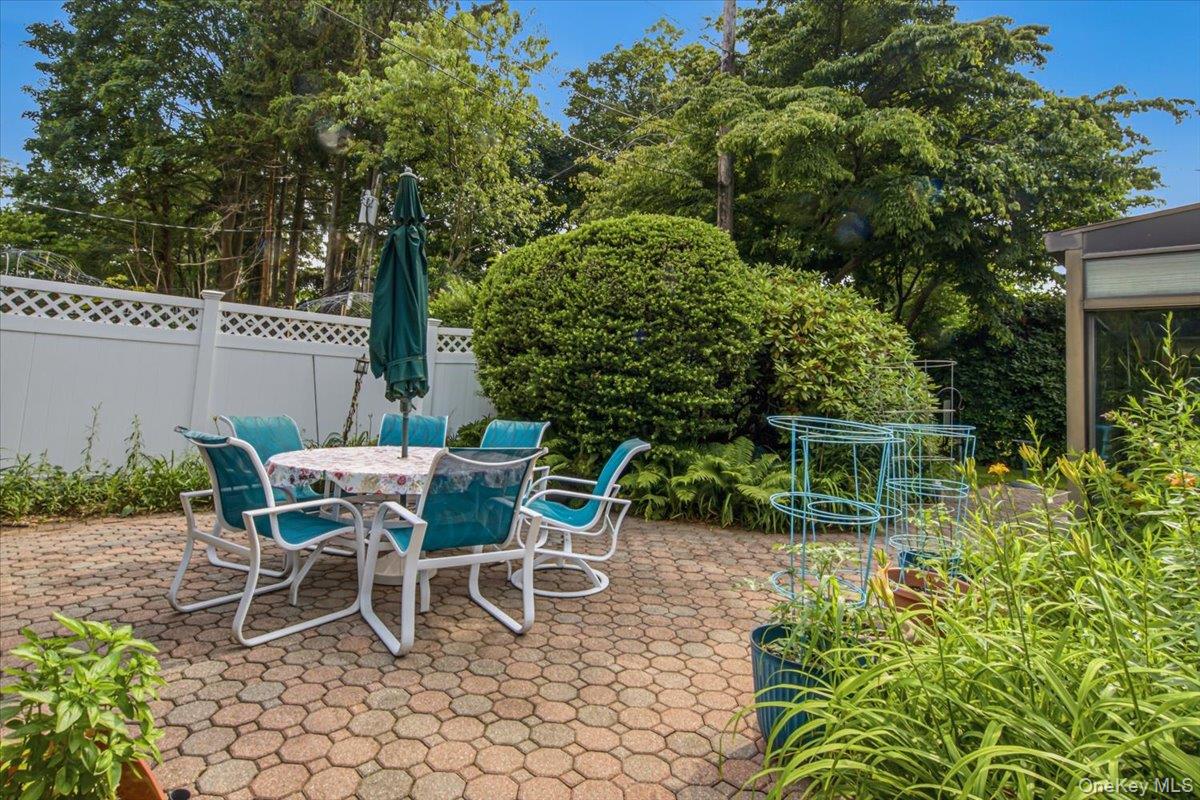 24 Overlook Road Great Neck, NY 11020 - Photo 12 of 29
