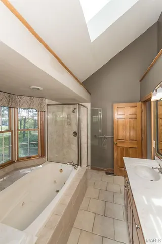 $630,000 | 384 Greentrails Drive South, Chesterfield, MO 63017