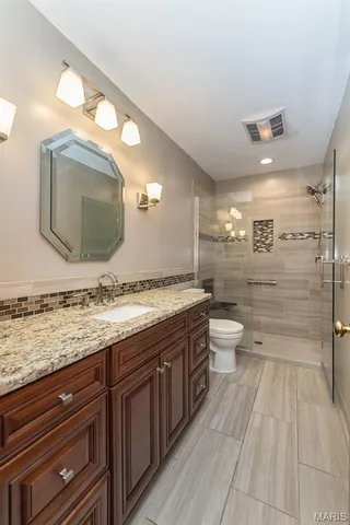 $630,000 | 384 Greentrails Drive South, Chesterfield, MO 63017