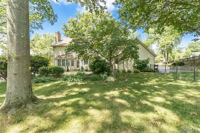 $630,000 | 384 Greentrails Drive South, Chesterfield, MO 63017