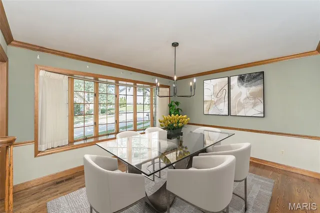 $630,000 | 384 Greentrails Drive South, Chesterfield, MO 63017