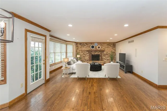 $630,000 | 384 Greentrails Drive South, Chesterfield, MO 63017