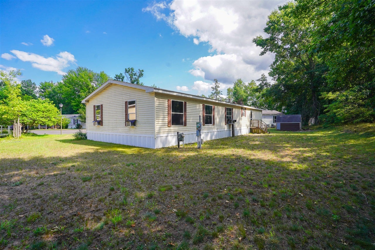 513 East Rainbow Road Newaygo, MI 49337 - Photo 3 of 35 Gallery Image 3