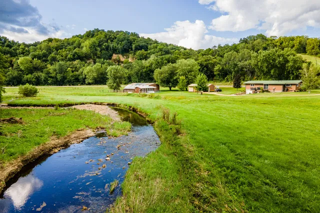 $495,000 | 11565 Highway 18, Prairie du Chien, WI 53821
