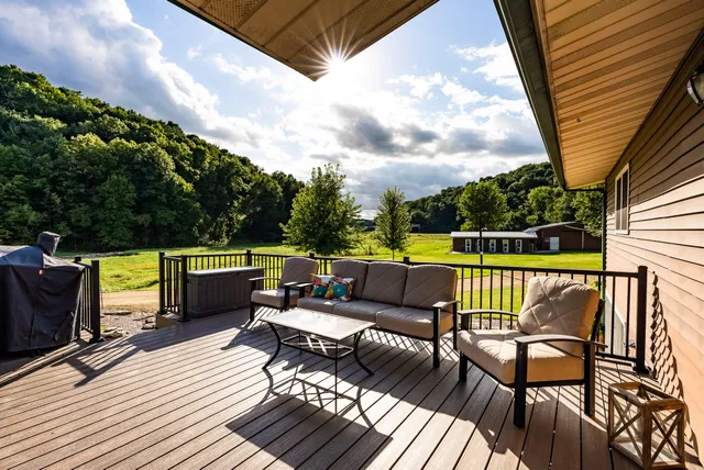 $495,000 | 11565 Highway 18, Prairie du Chien, WI 53821