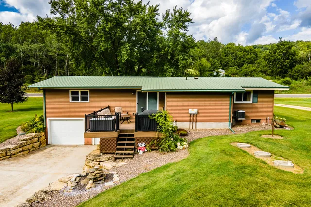 $495,000 | 11565 Highway 18, Prairie du Chien, WI 53821