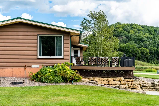 $495,000 | 11565 Highway 18, Prairie du Chien, WI 53821