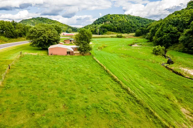 $495,000 | 11565 Highway 18, Prairie du Chien, WI 53821