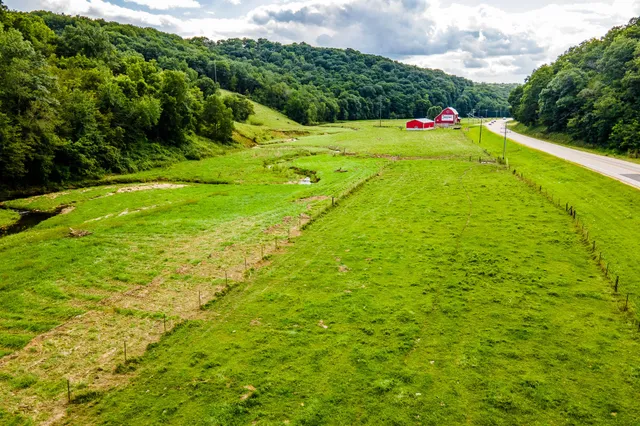 $495,000 | 11565 Highway 18, Prairie du Chien, WI 53821