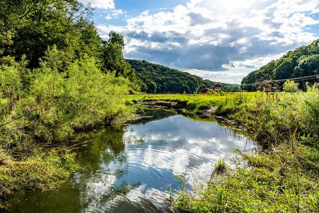 $495,000 | 11565 Highway 18, Prairie du Chien, WI 53821