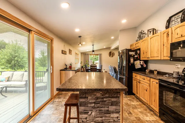 $495,000 | 11565 Highway 18, Prairie du Chien, WI 53821