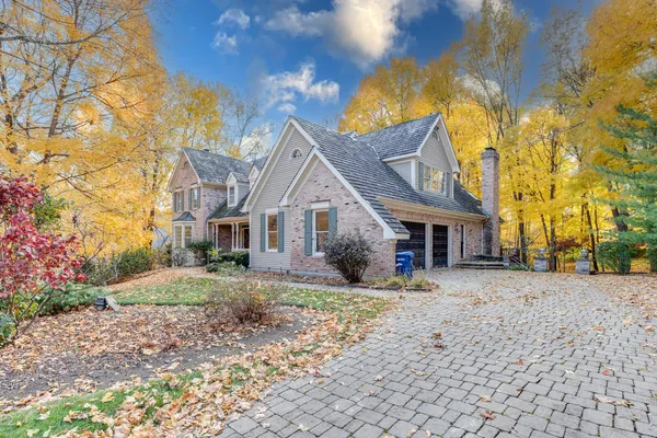 $1,200,000 | 813 Fox Glen Drive, St. Charles, IL 60174