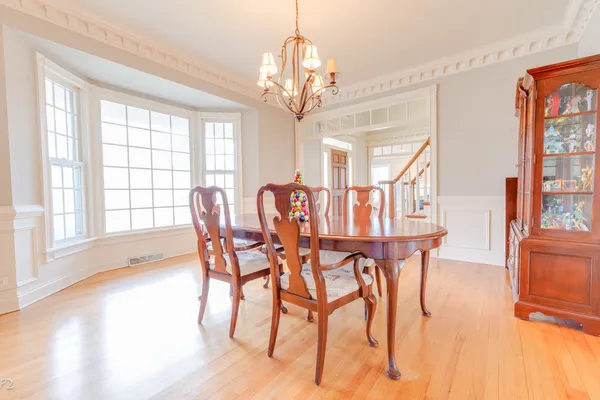 $1,150,000 | 813 Fox Glen Drive, St. Charles, IL 60174