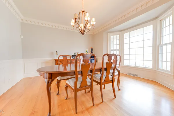 $1,150,000 | 813 Fox Glen Drive, St. Charles, IL 60174