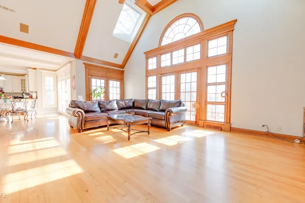 $1,150,000 | 813 Fox Glen Drive, St. Charles, IL 60174