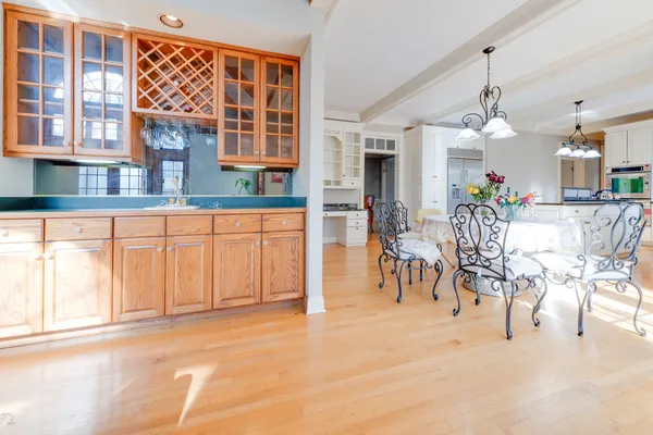 $1,150,000 | 813 Fox Glen Drive, St. Charles, IL 60174