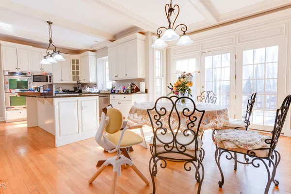 $1,150,000 | 813 Fox Glen Drive, St. Charles, IL 60174