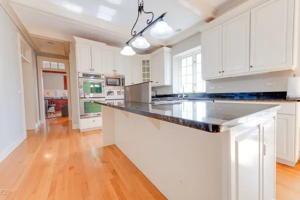 $1,150,000 | 813 Fox Glen Drive, St. Charles, IL 60174