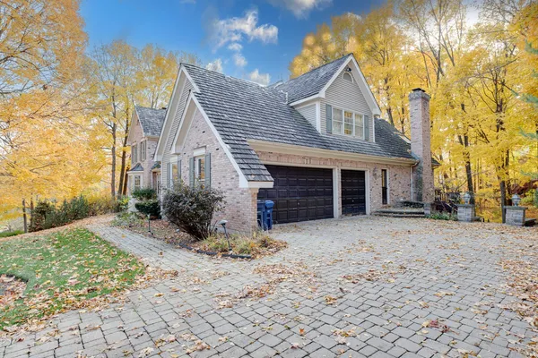 $1,150,000 | 813 Fox Glen Drive, St. Charles, IL 60174