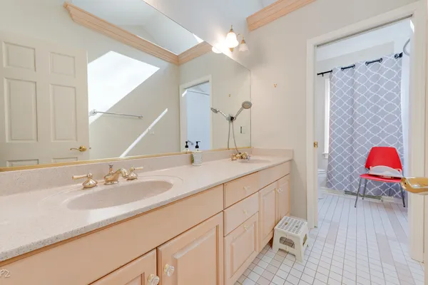 $1,150,000 | 813 Fox Glen Drive, St. Charles, IL 60174
