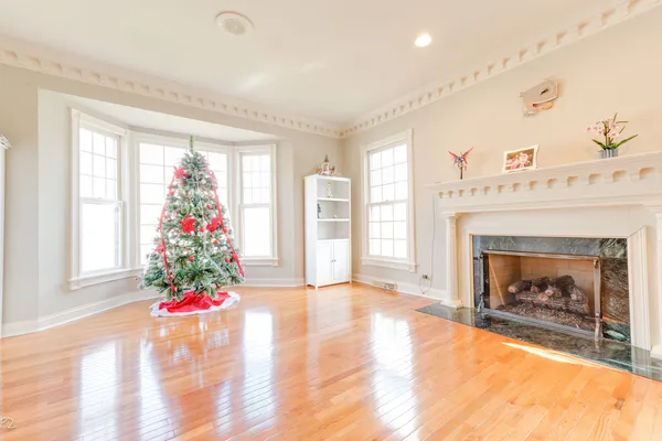 $1,150,000 | 813 Fox Glen Drive, St. Charles, IL 60174