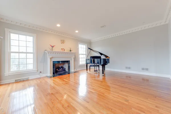$1,150,000 | 813 Fox Glen Drive, St. Charles, IL 60174