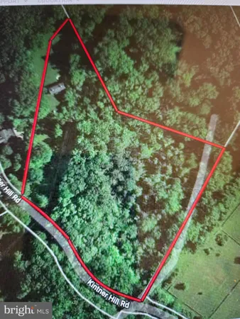 a view of a yard with a park