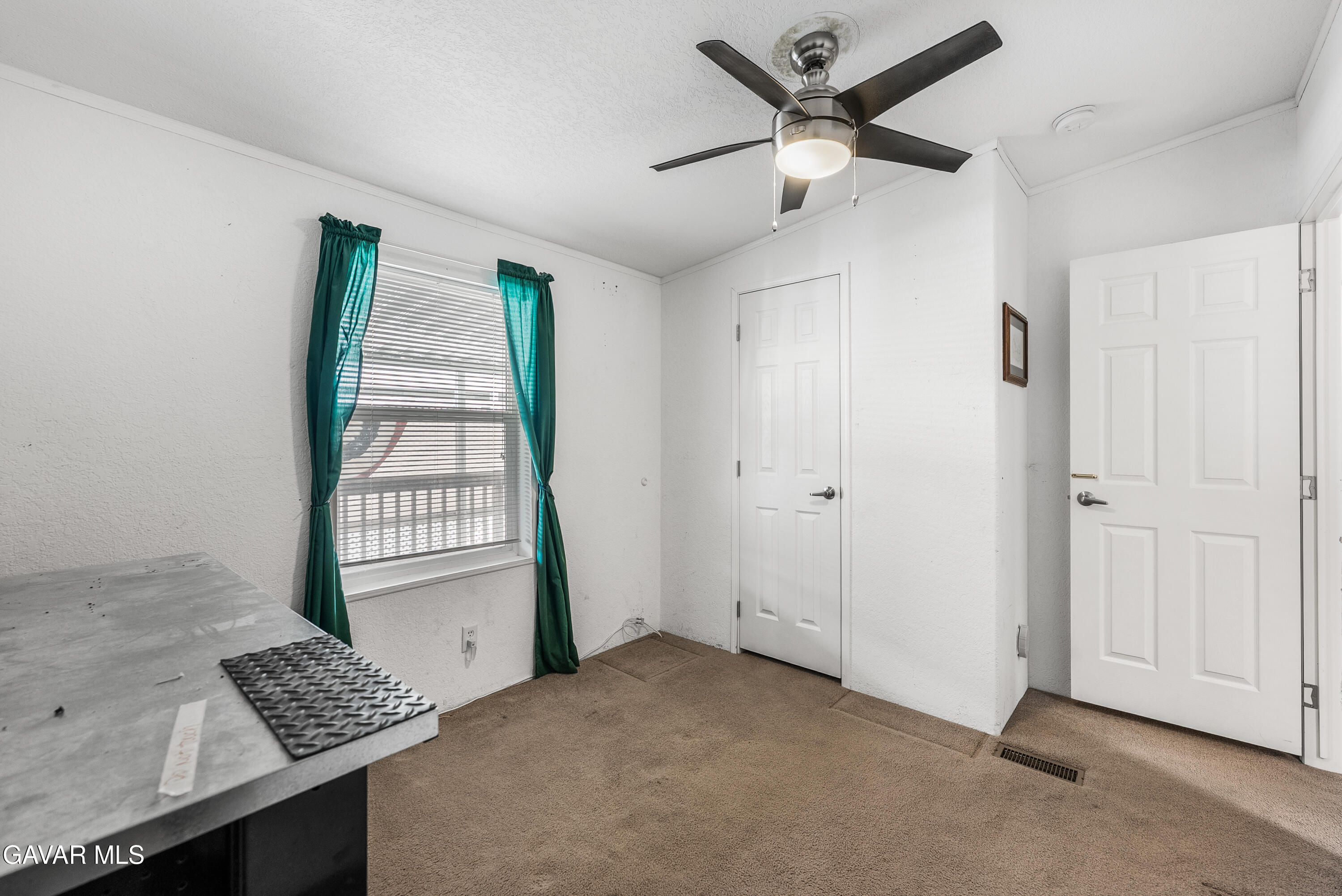 600 Dennison Road Tehachapi, CA 93561 - Photo 20 of 43 a view of livingroom with hardwood floor and a ceiling fan