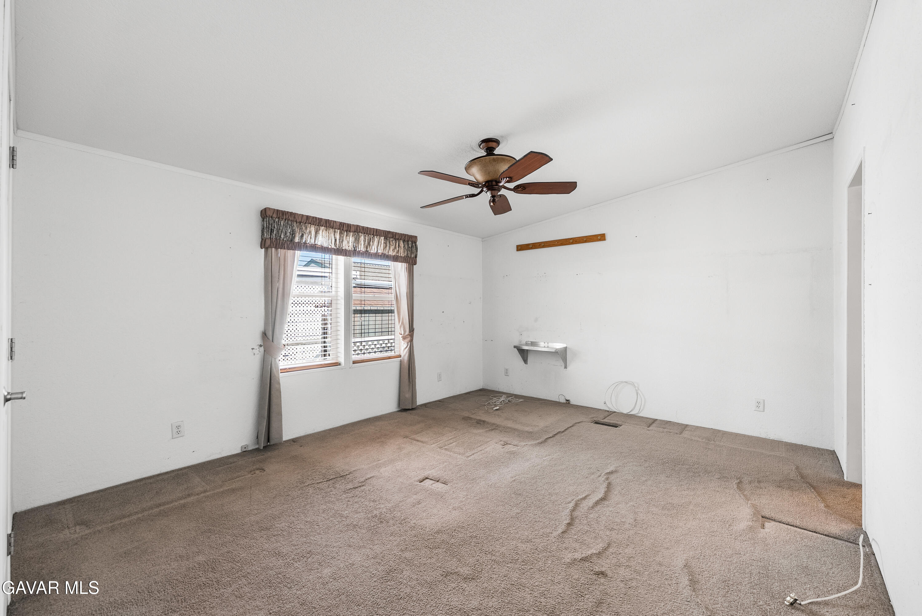 600 Dennison Road Tehachapi, CA 93561 - Photo 23 of 43 a view of an empty room with a window