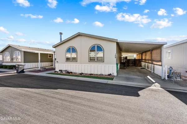 a view of livingroom with kitchen and dining room